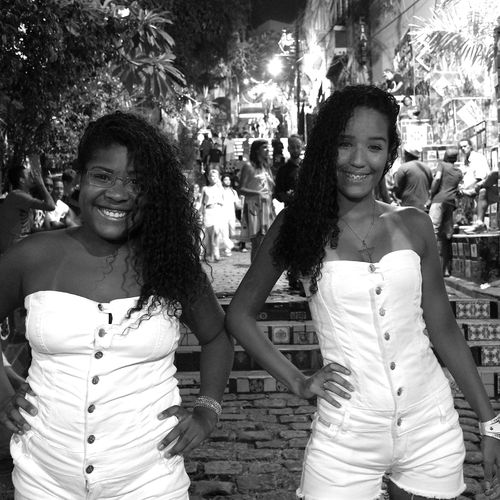 Rio, deux filles escaliers